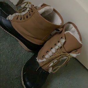Duck boots